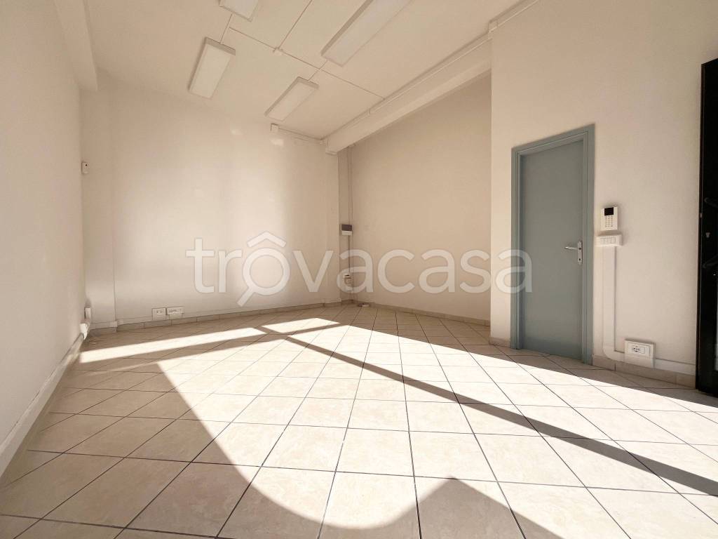 negozio in affitto a Firenze in zona Legnaia