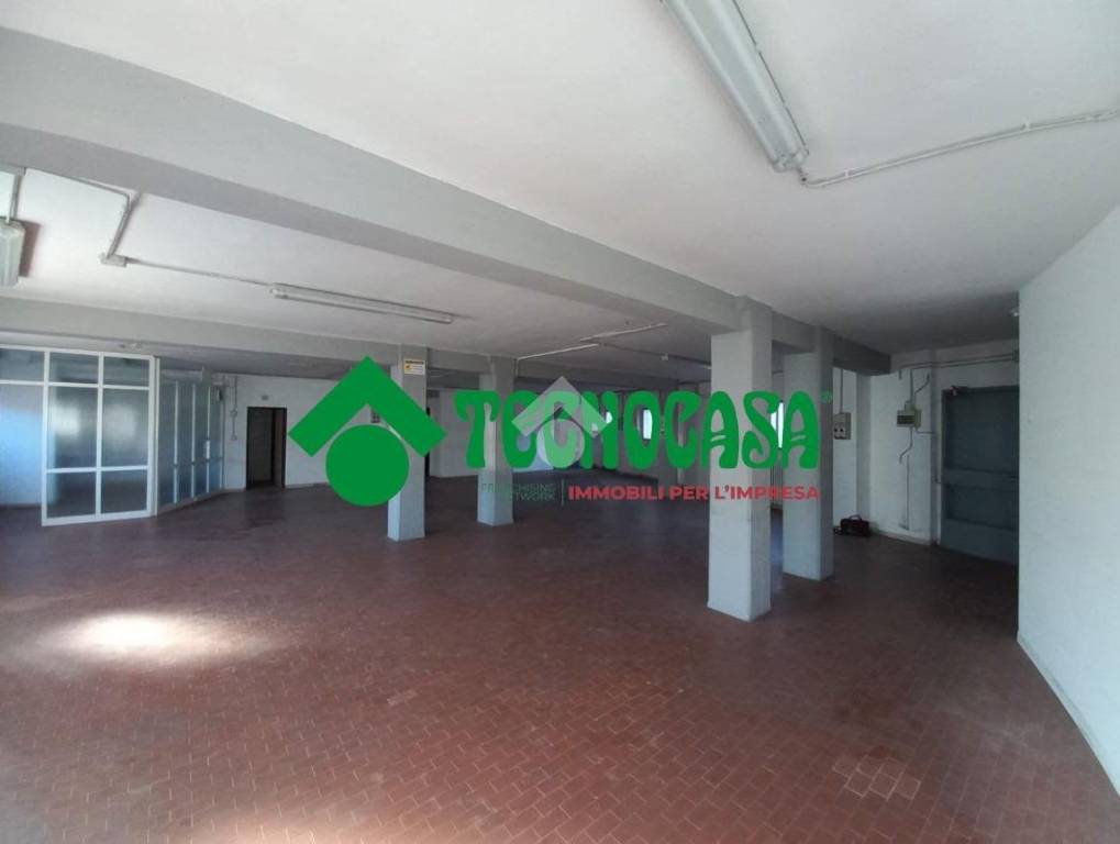 negozio in affitto a Firenze in zona Novoli