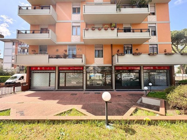 ufficio in affitto a Firenze in zona Legnaia