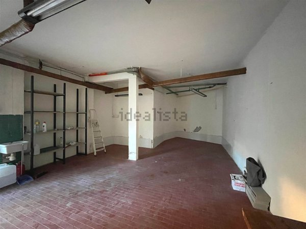 locale di sgombero in affitto a Firenze in zona Isolotto