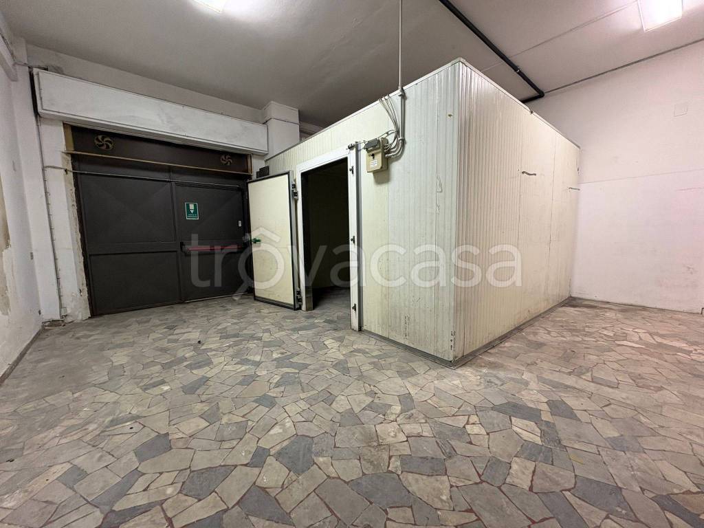 negozio in affitto a Firenze in zona Novoli