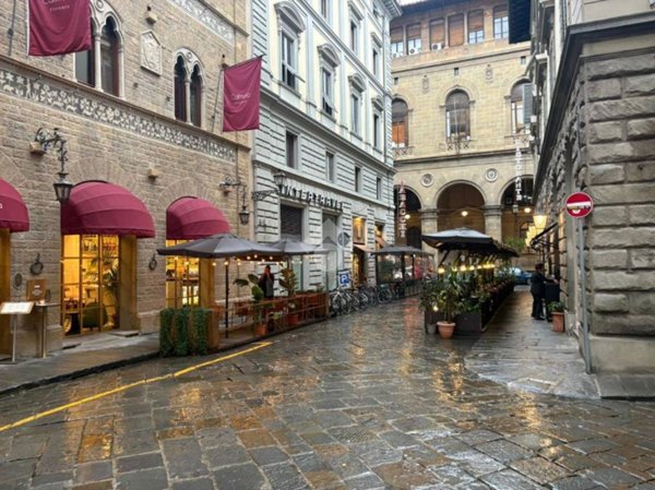 negozio in affitto a Firenze in zona Centro Duomo