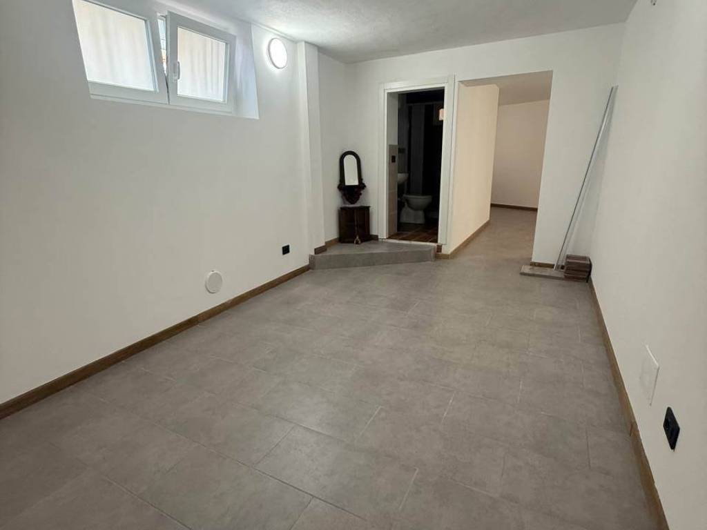 negozio in affitto a Firenze in zona Isolotto