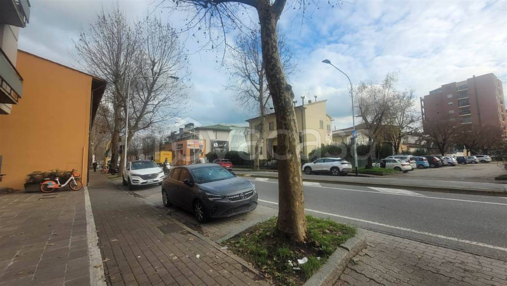 negozio in affitto a Firenze in zona Brozzi