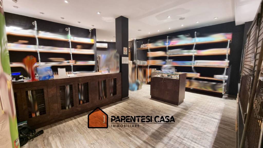 negozio in affitto a Firenze in zona Isolotto