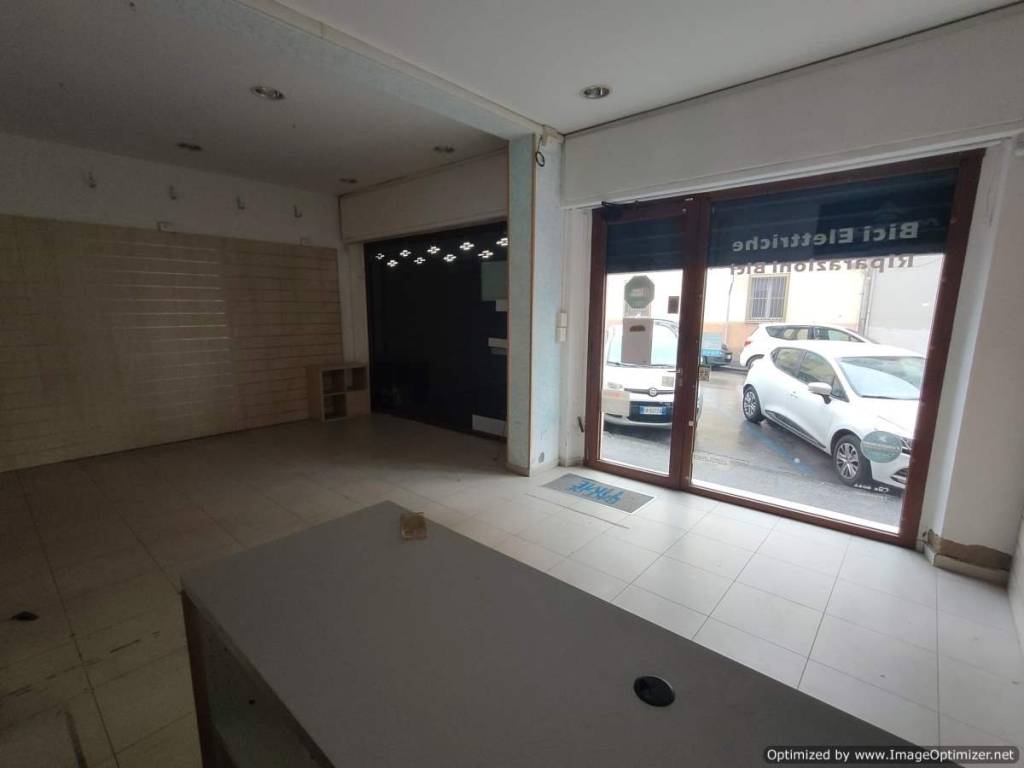 negozio in affitto a Firenze in zona Serpiolle