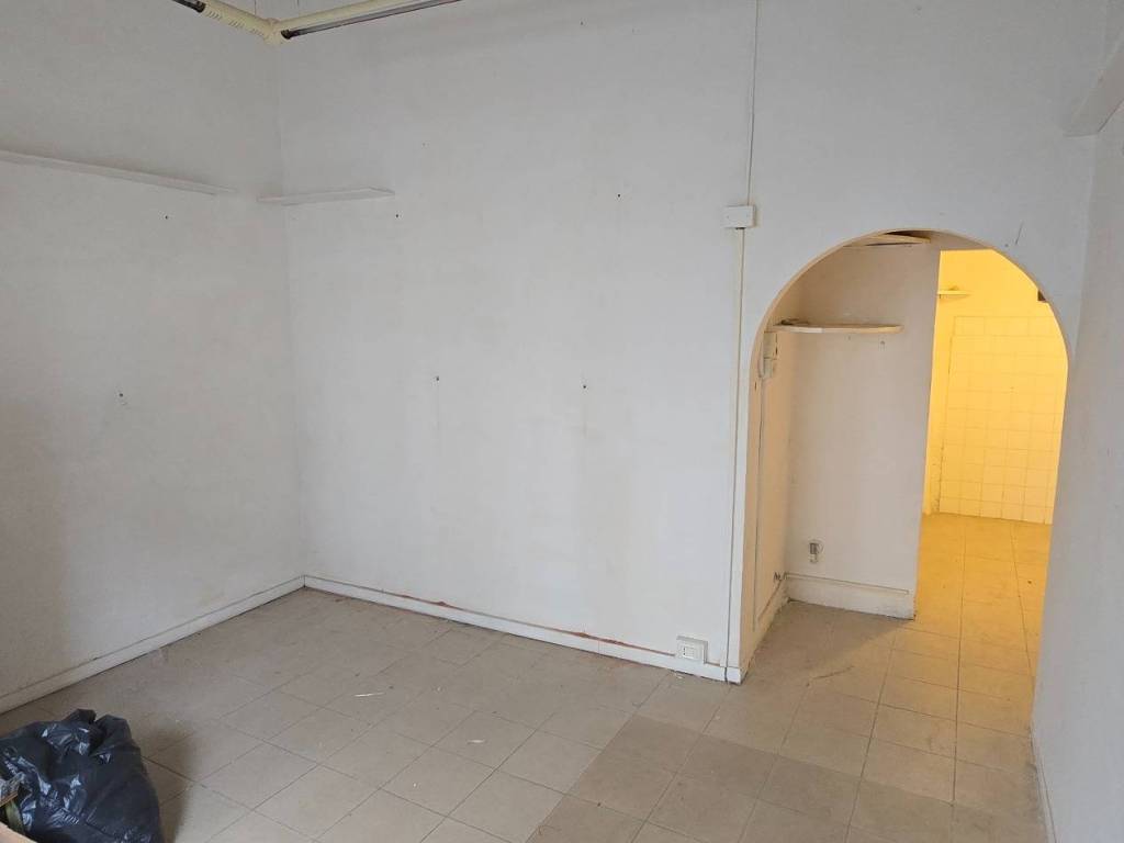 negozio in affitto a Firenze in zona Le Cure