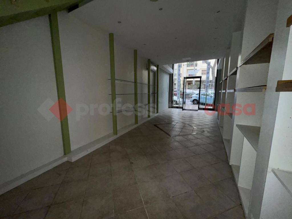 negozio in affitto a Firenze in zona Coverciano