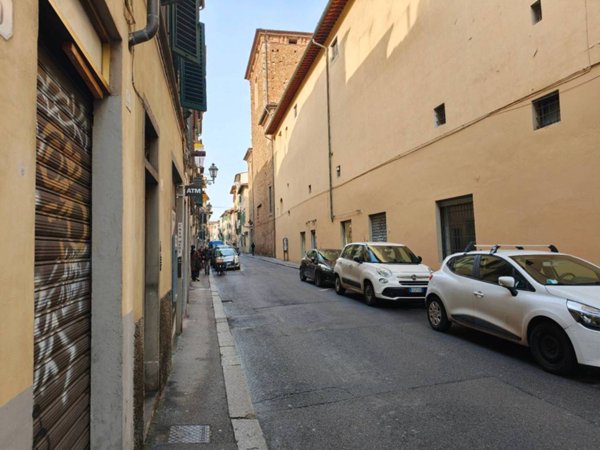 negozio in affitto a Firenze in zona Centro San Frediano