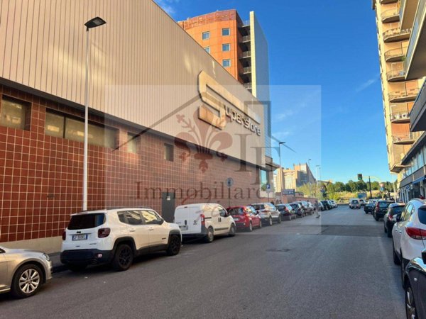 negozio in affitto a Firenze in zona Novoli