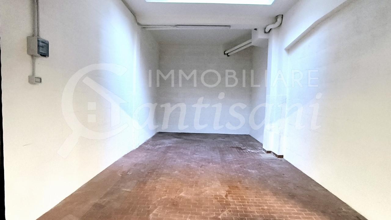 negozio in affitto a Firenze in zona Novoli