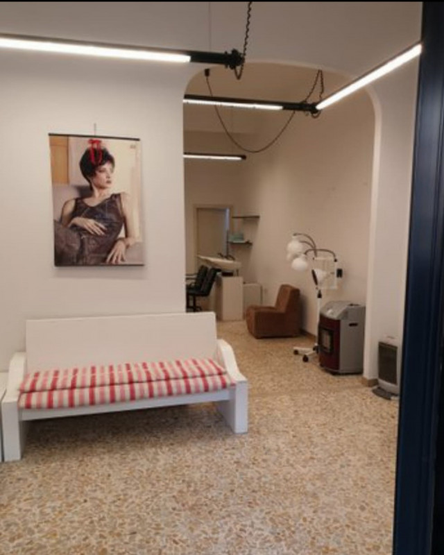 negozio in affitto a Firenze in zona Legnaia