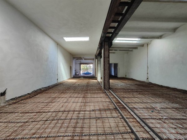 negozio in affitto a Firenze in zona Campo di Marte