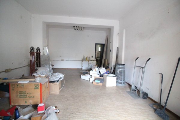 negozio in affitto a Firenze in zona Legnaia