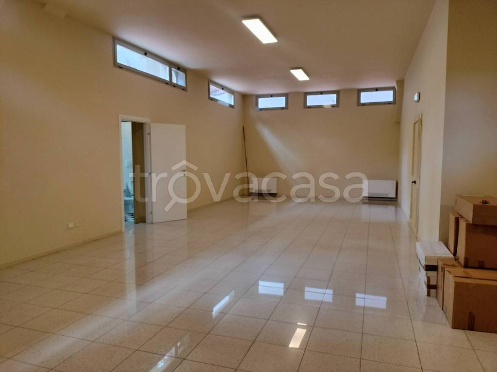 locale commerciale in affitto a Firenze