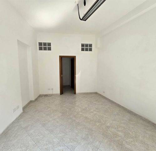 negozio in affitto a Firenze in zona Careggi
