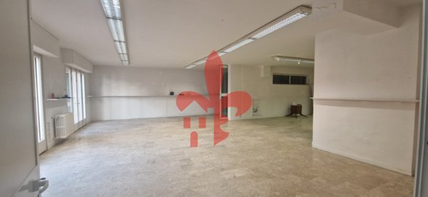 locale commerciale in affitto a Firenze