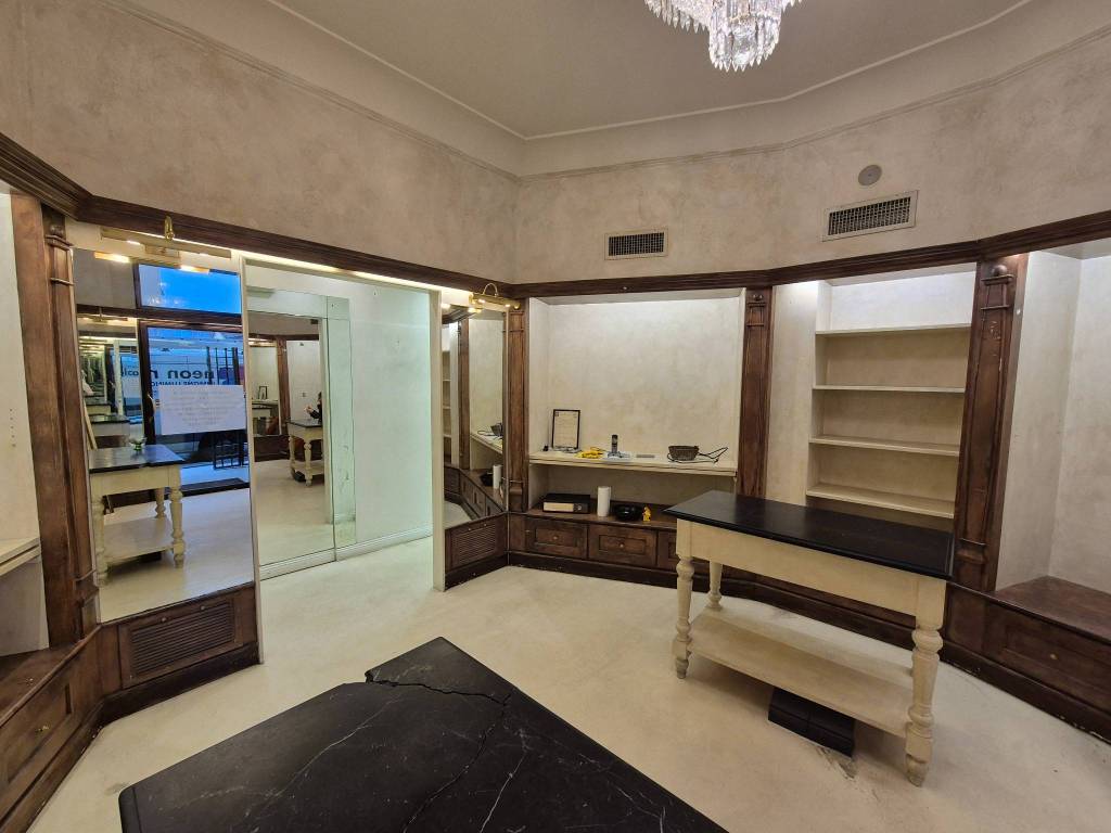 negozio in affitto a Firenze in zona Centro San Frediano