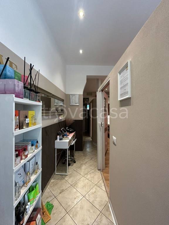 negozio in affitto a Firenze in zona Isolotto