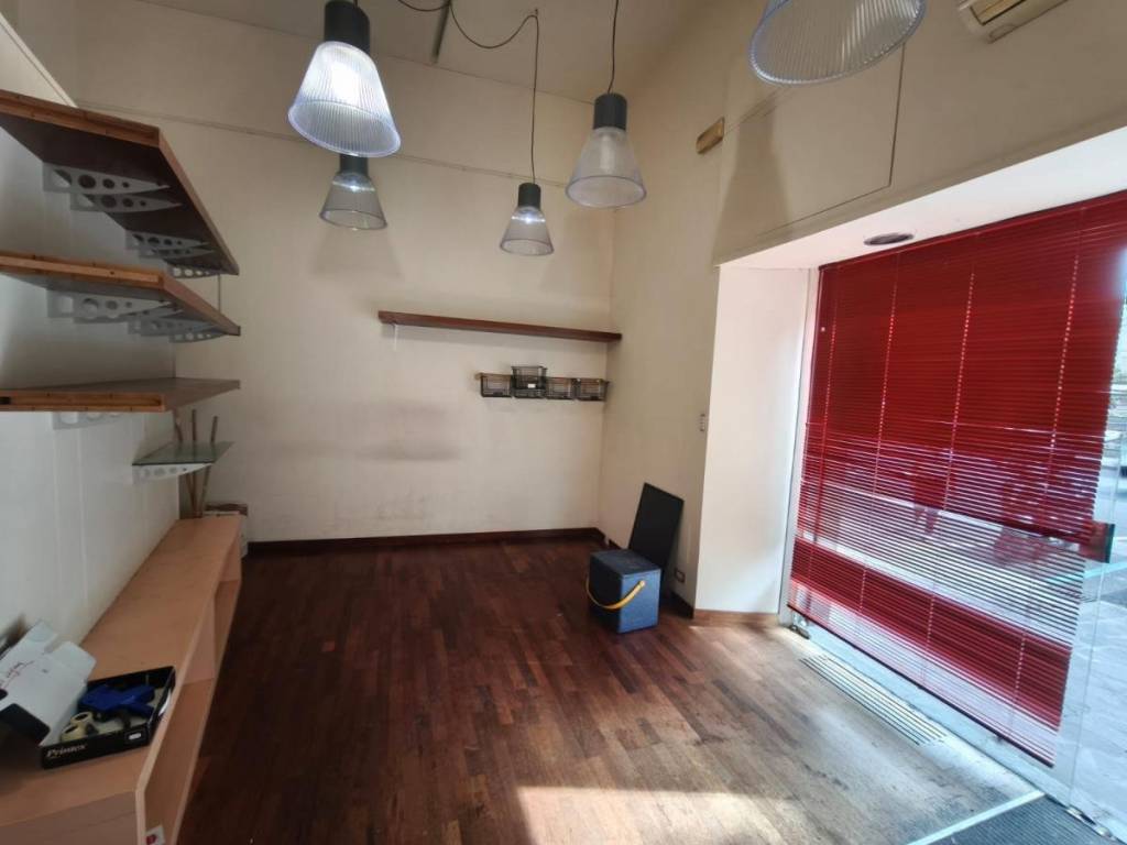 negozio in affitto a Firenze in zona Statuto