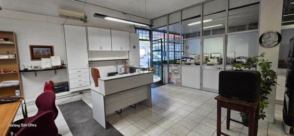 locale di sgombero in affitto a Firenze in zona Ponte a Greve