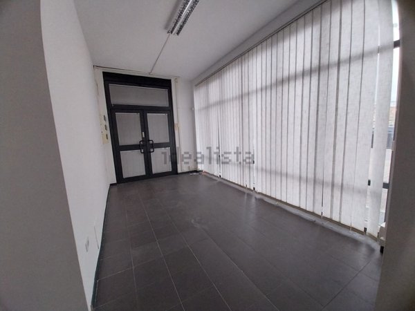 negozio in affitto a Firenze in zona Brozzi