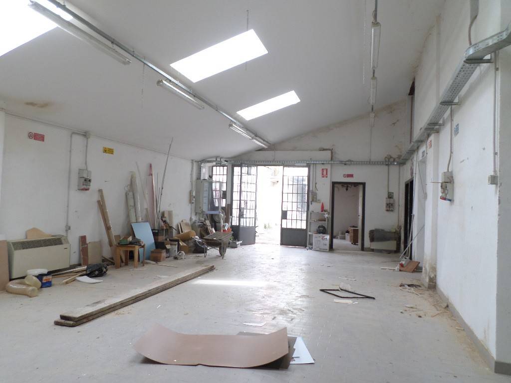 locale commerciale in affitto a Firenze in zona Gavinana