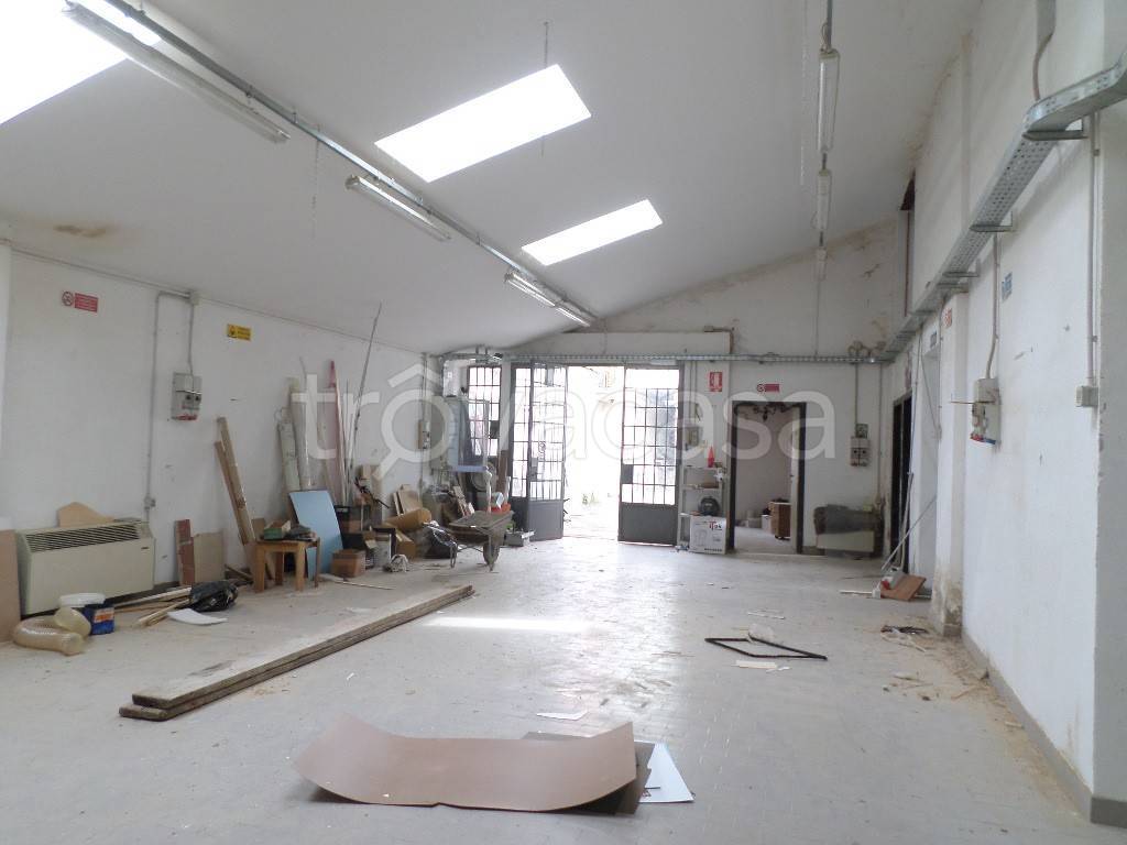 locale commerciale in affitto a Firenze in zona Gavinana