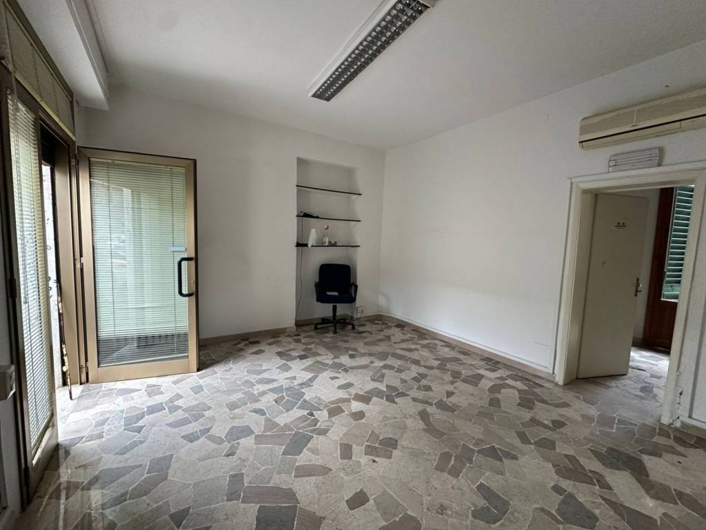 locale commerciale in affitto a Firenze