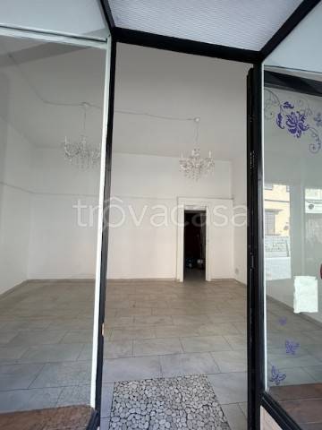 negozio in affitto a Firenze in zona Peretola