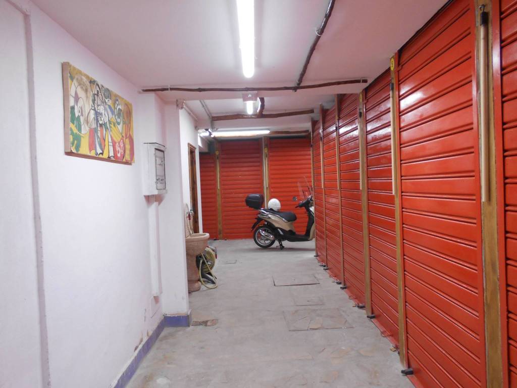 locale commerciale in affitto a Firenze in zona Campo di Marte