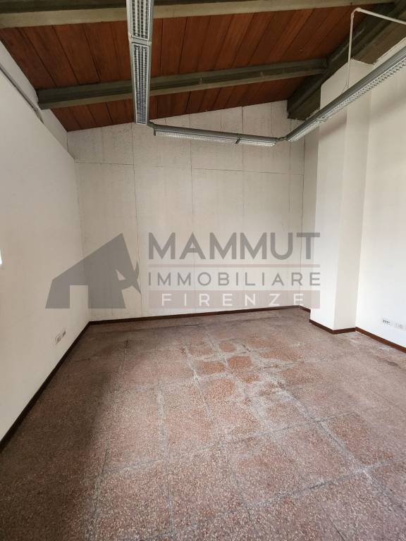 locale commerciale in affitto a Firenze in zona Peretola