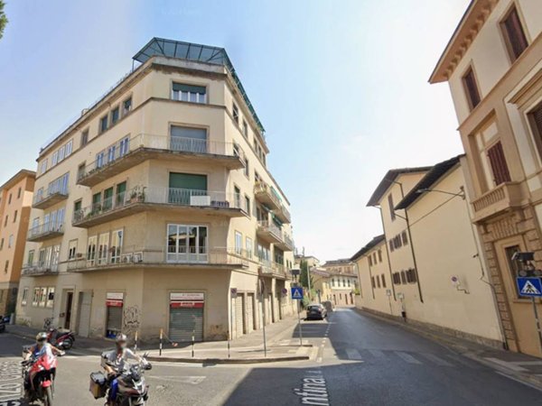 negozio in affitto a Firenze in zona Le Cure