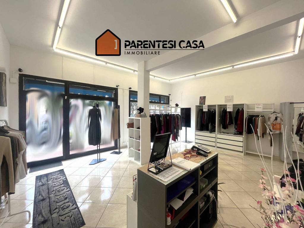 negozio in affitto a Firenze in zona Legnaia