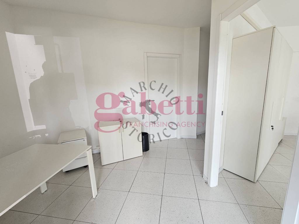 negozio in affitto a Firenze in zona Peretola