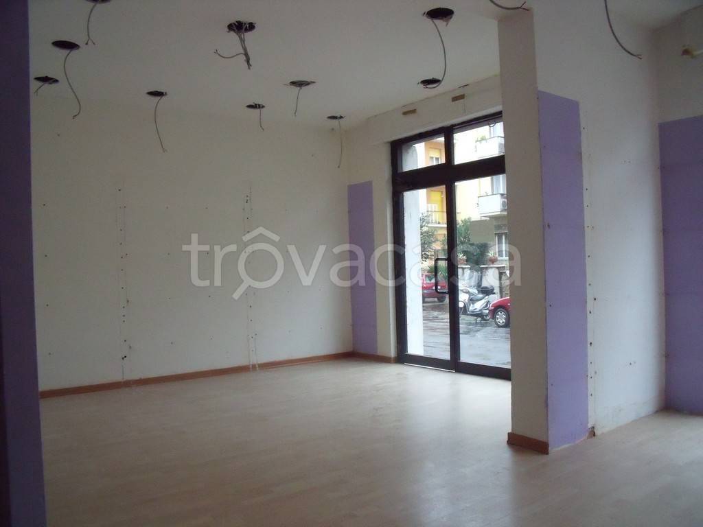 negozio in affitto a Firenze in zona Isolotto