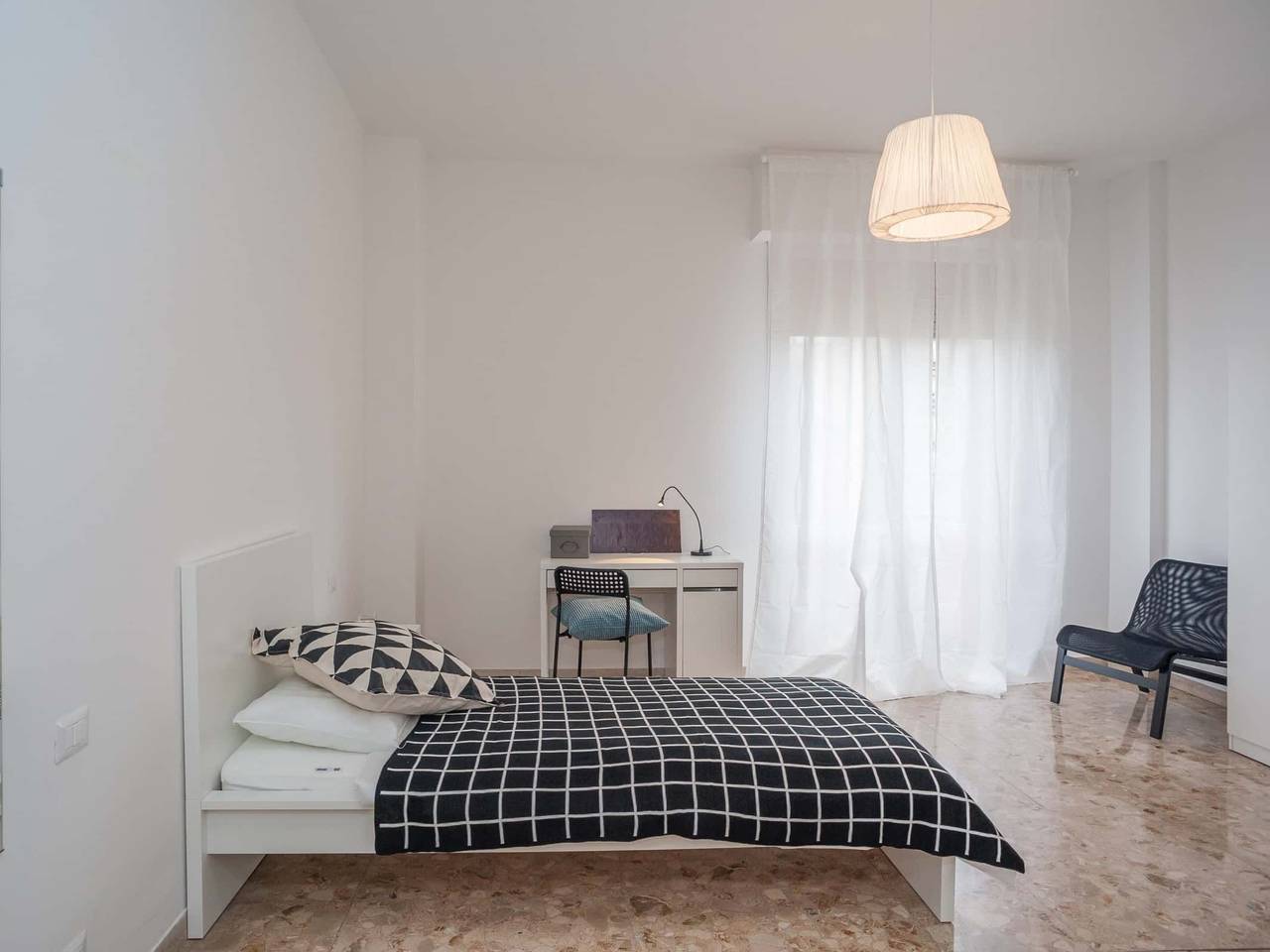 negozio in affitto a Firenze in zona Novoli