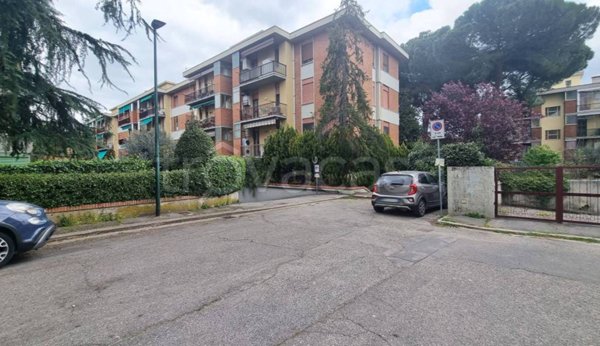 locale commerciale in affitto a Firenze in zona Soffiano