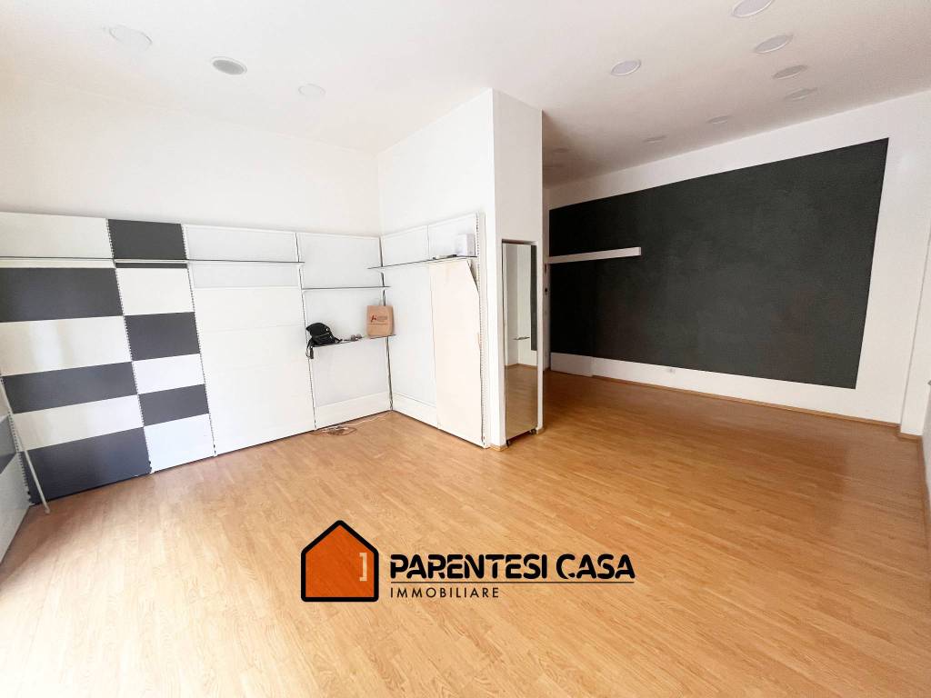 negozio in affitto a Firenze in zona Campo di Marte