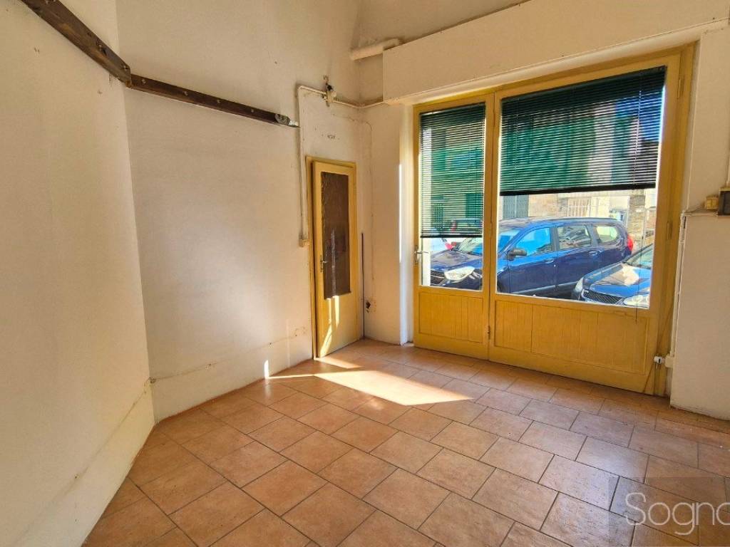 negozio in affitto a Firenze in zona Coverciano