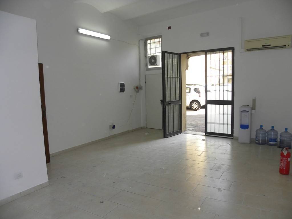 locale commerciale in affitto a Firenze in zona Campo di Marte