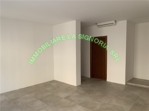 negozio in affitto a Firenze in zona Peretola