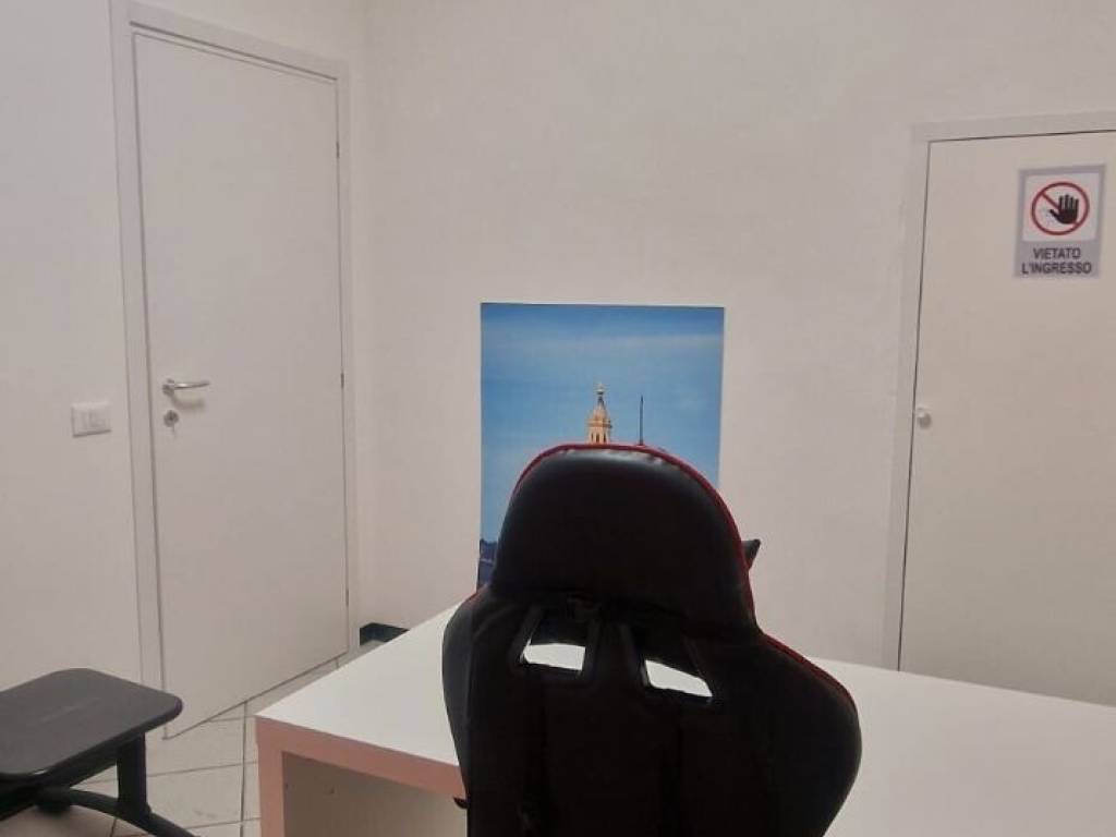 negozio in affitto a Firenze in zona Legnaia
