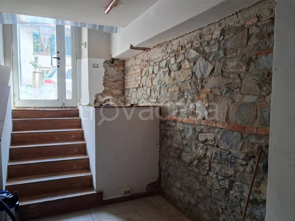 negozio in affitto a Firenze in zona Centro San Frediano