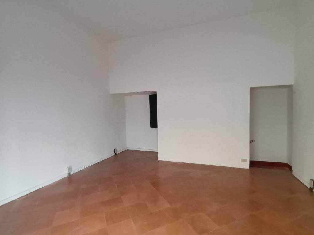 negozio in affitto a Firenze in zona Campo di Marte