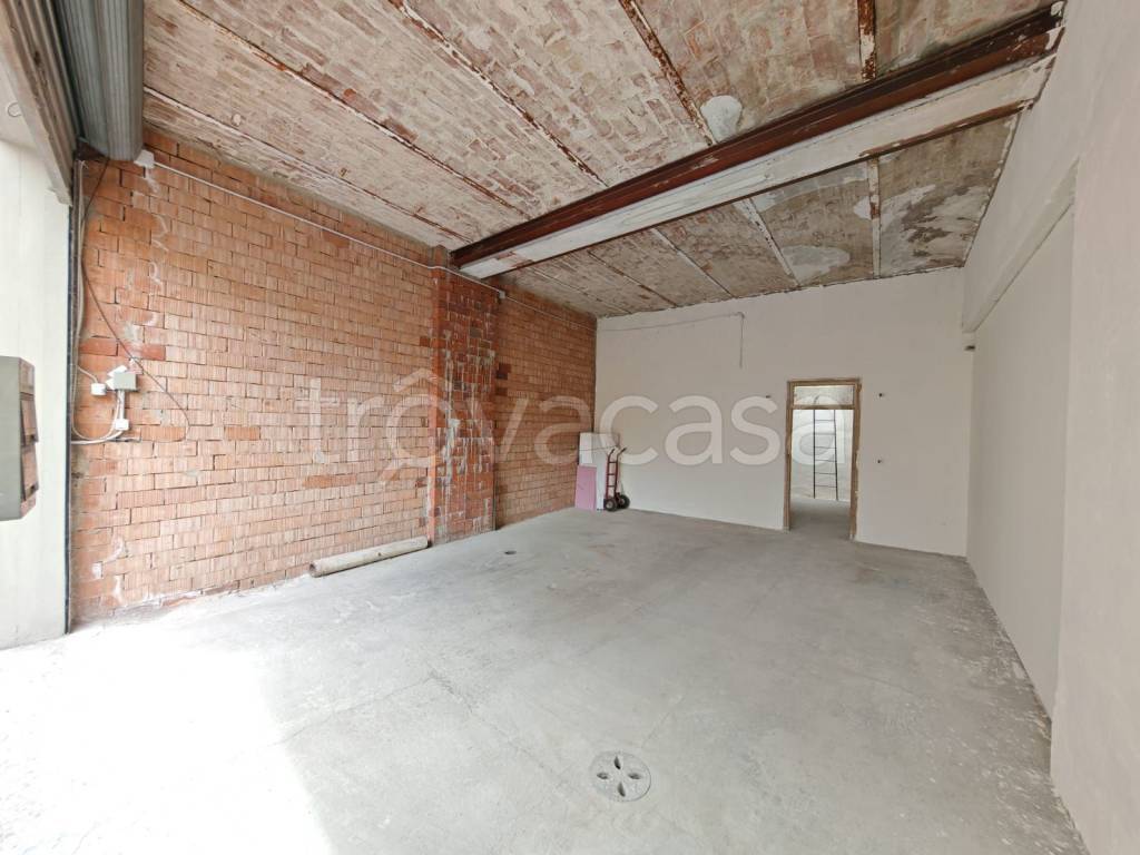 locale commerciale in affitto a Firenze in zona Le Cure