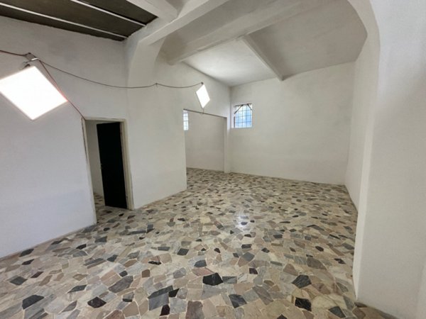 locale commerciale in affitto a Firenze in zona Rifredi