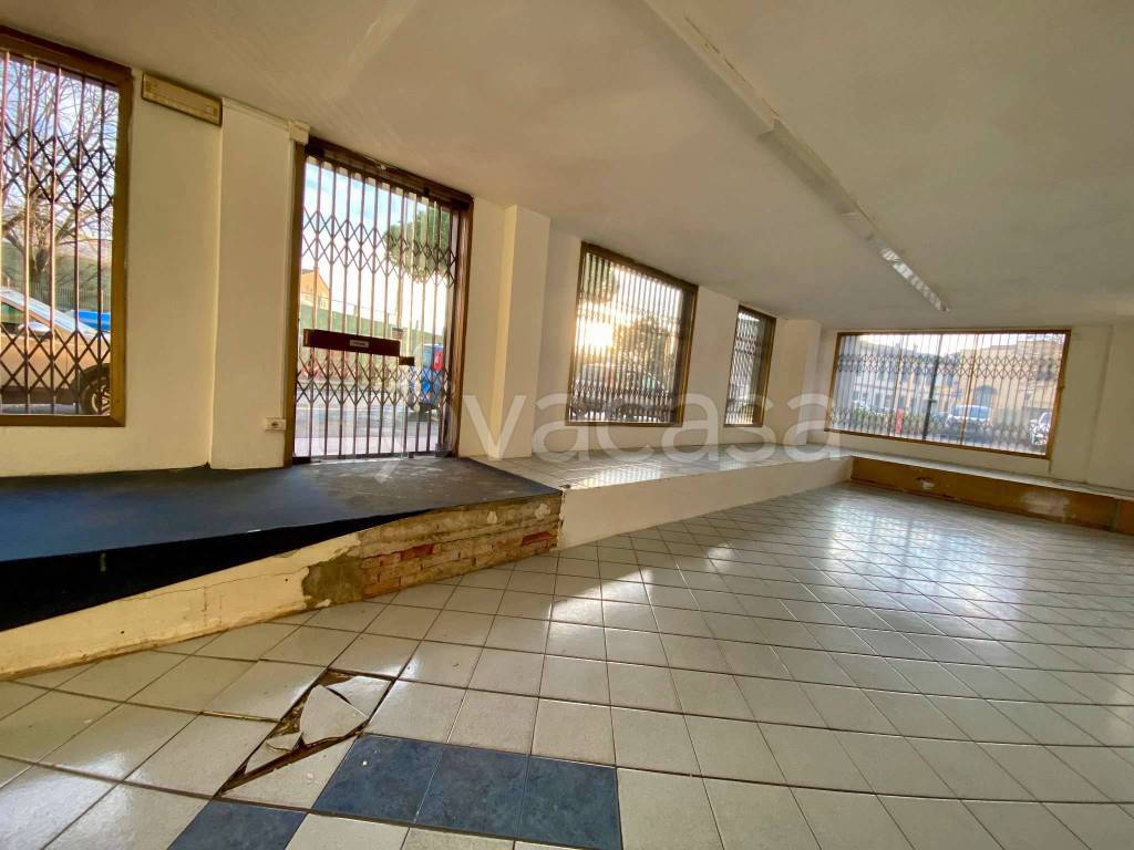 negozio in affitto a Firenze in zona Cintoia