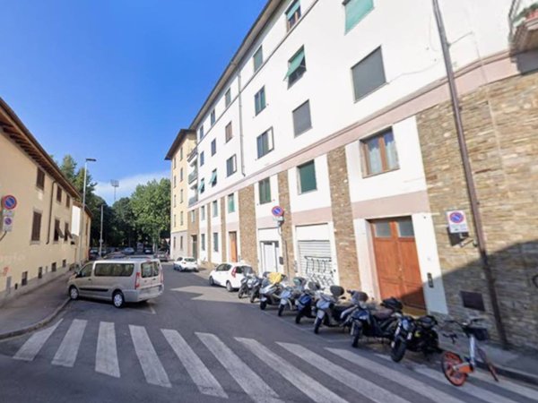 negozio in affitto a Firenze in zona Campo di Marte