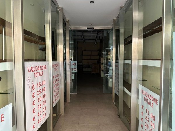 locale commerciale in affitto a Firenze in zona Centro Santa Maria Novella